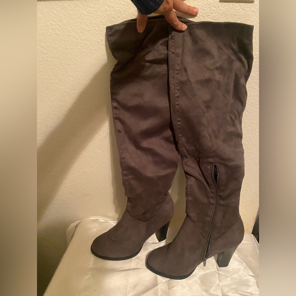Size 8 over the knee suede boots